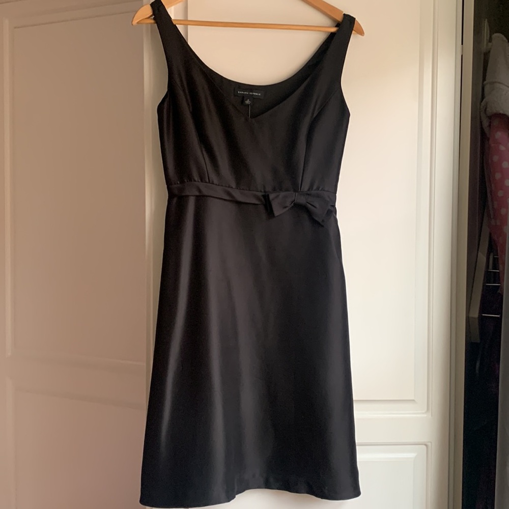 Banana Republic Silk Dress with Bow Detail Retails $168